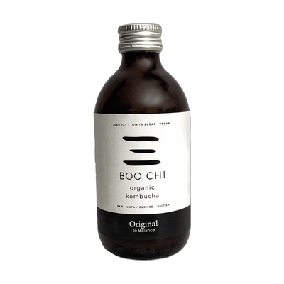Boo Chi Original raw kombucha in an amber 330ml glass bottle with a silver cap and a white label with a black flavour band.